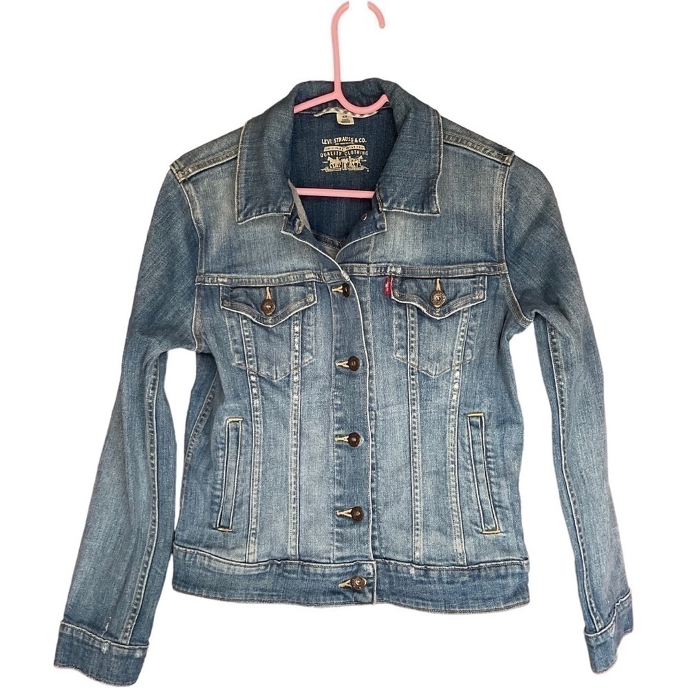 LEVI’s DISTRESSED JACKET SIZE M